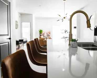 7 Tacky Decor Choices That Instantly Make a Kitchen Look Bad