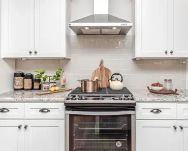 35 White Kitchen Backsplash Ideas & Design Tips