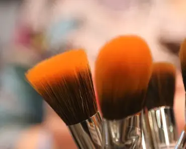 13 Best Makeup Tools, Per Cosmo Editors