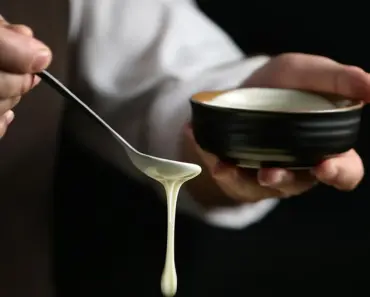 Use Baking Soda Spray to Cure Plant Fungus