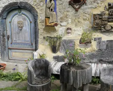 Gardener Filled Her Front Lawn With Flowers: 7 Reasons