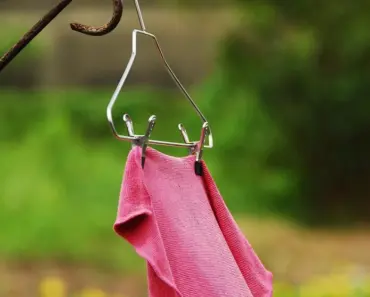Pull-Out Solution That Keeps Kitchen Towels Off Counters