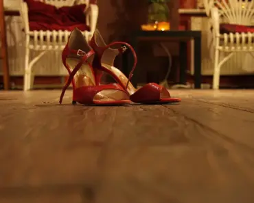 Mindy Kaling Just Made a Dated Heel Trend Modern