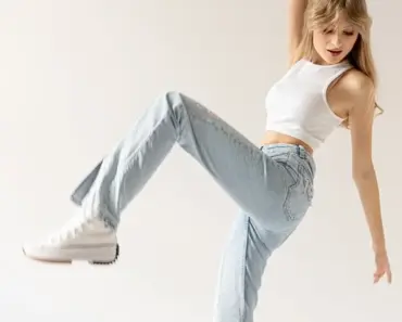 3Items That Make Jeans and a Tank Top Look Expensive