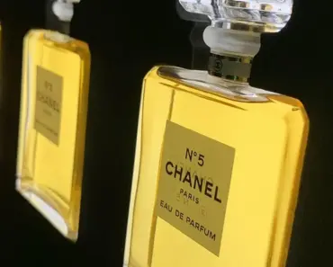 Rebecca Leigh Longendyke & Sun Mizrahi in Chanel Coco Beach