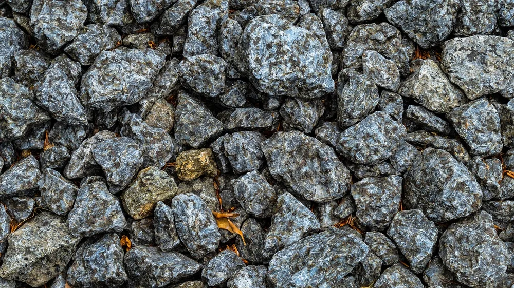 Gravel driveway edging: say goodbye