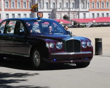 Queen Elizabeth’s 5 Precise Travel Rules