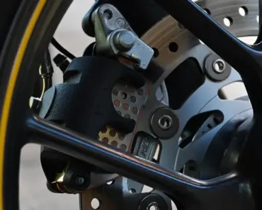 Which One is Better Applying Brakes or Turning the Car