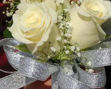 How Many Roses in a Wrist Corsage