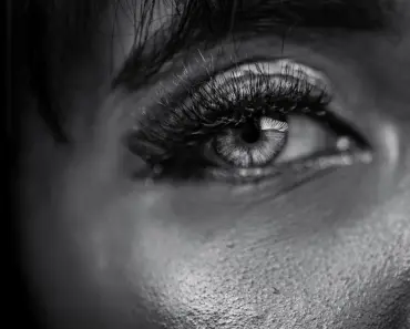 What Does a Blackhead Look Like When it Comes Out