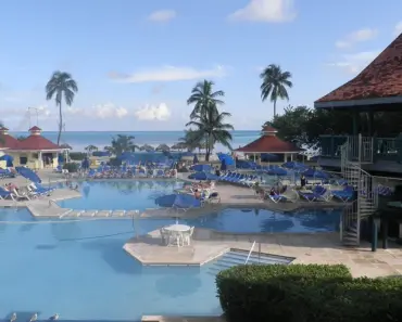 Who Started Hampton Hotels