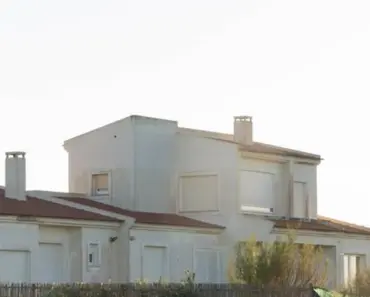 Who Owns the One Largest House