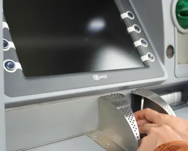 What is the Best Way to Withdraw Cash Abroad