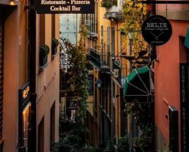 What is the Oldest Shopping Mall in the World