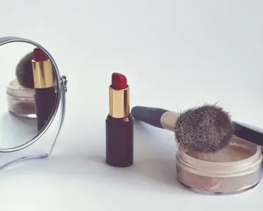 How to Get Your Makeup to Stay on in the Heat