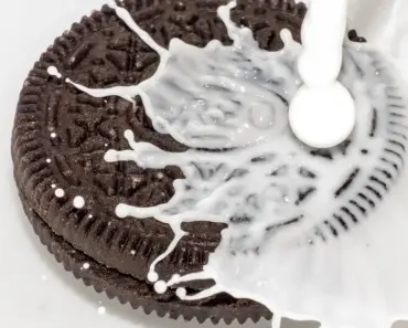 Is There Milk in an Oreo