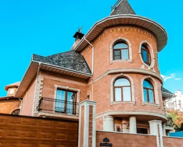 What Are 5 Advantages of Buying a House