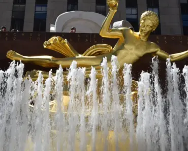 What Hotel Did Rockefeller Build in Hawaii