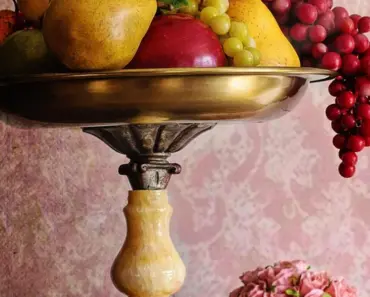 How Do You Remove Wax From a Waxed Table