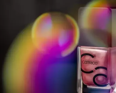 All the Best Polishes to Get the Bubble Bath Manicure According to a Beauty Editor