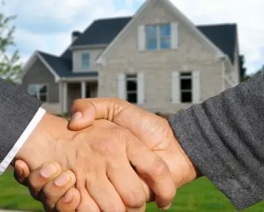 What Do Most Real Estate Agents Make a Year