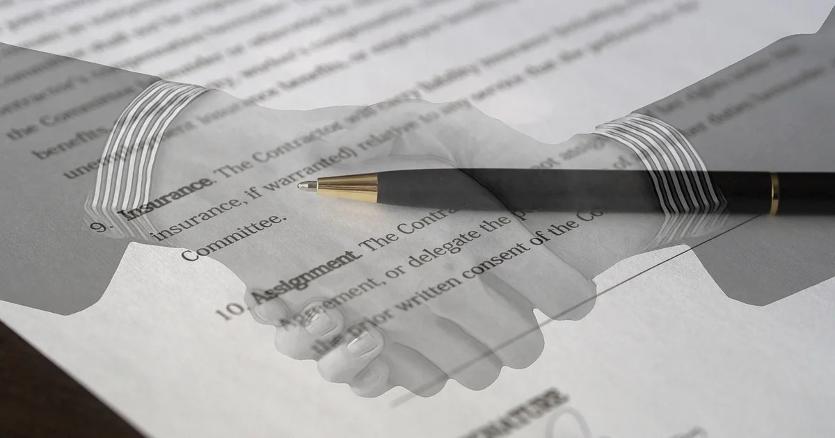 Who Pays for the Contract the Buyer or Seller signing legal business contract
