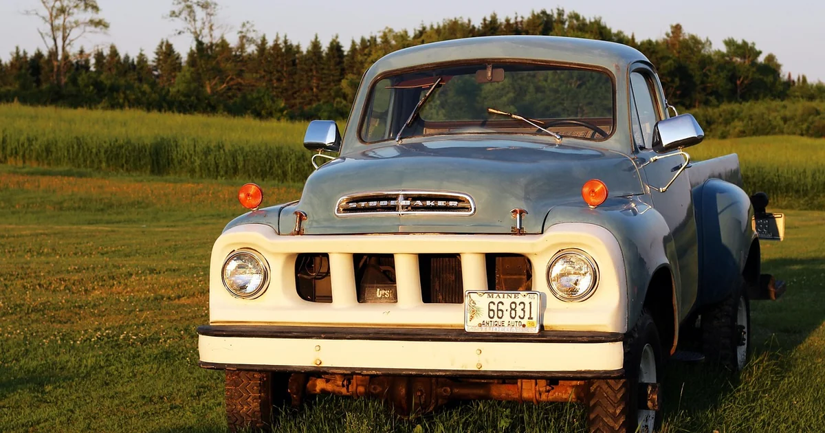 What is Haul Vs Tow pickup truck towing trailer