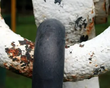 What Are the Best Anchors for Heavy Pictures