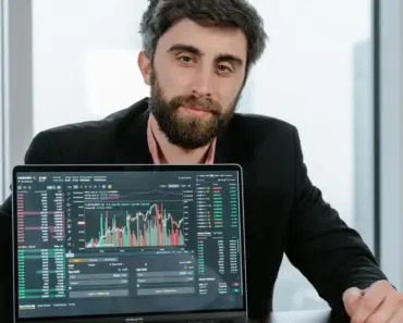 How Does a List Broker Work