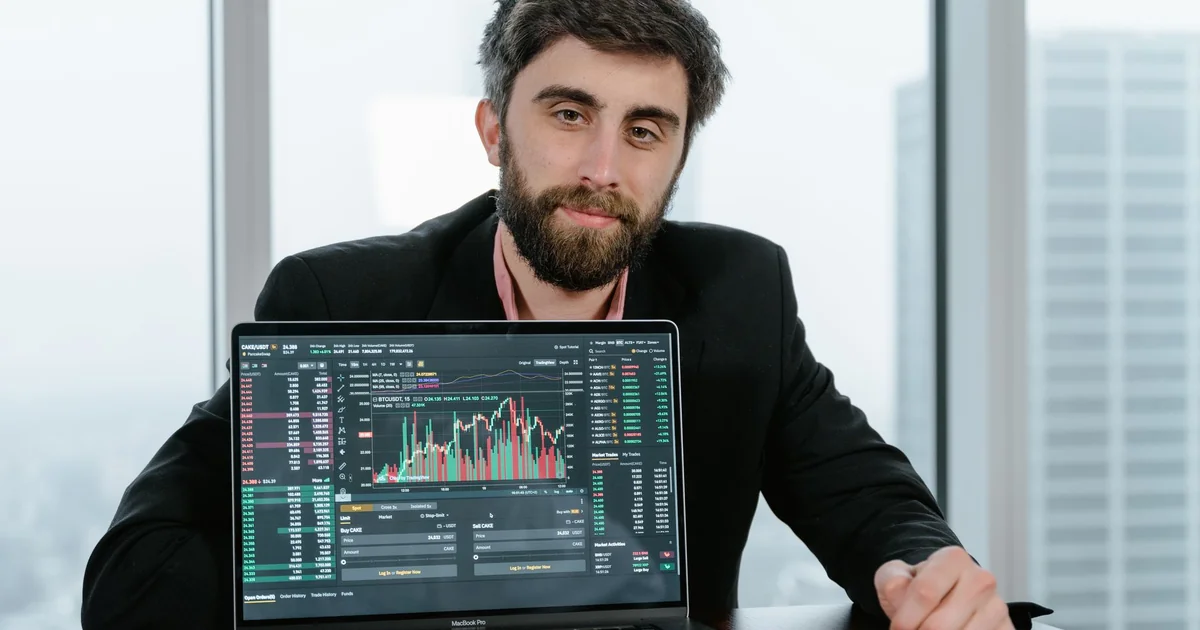 How Does a List Broker Work financial broker investment advisor