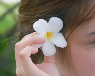 How Many Days Before Should You Buy a Corsage
