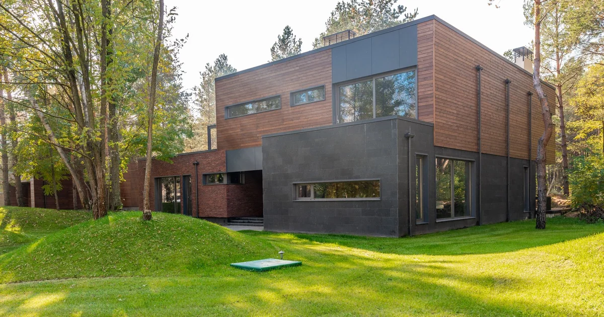 Should You Always Counter a House Offer beautiful modern house exterior