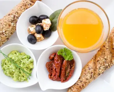 What Time is Breakfast at the Hampton Inn Majestic Chicago