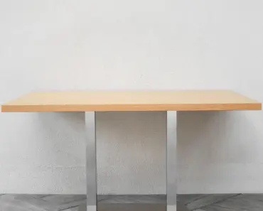 How Many People Can Sit at a 43 Inch Round Table