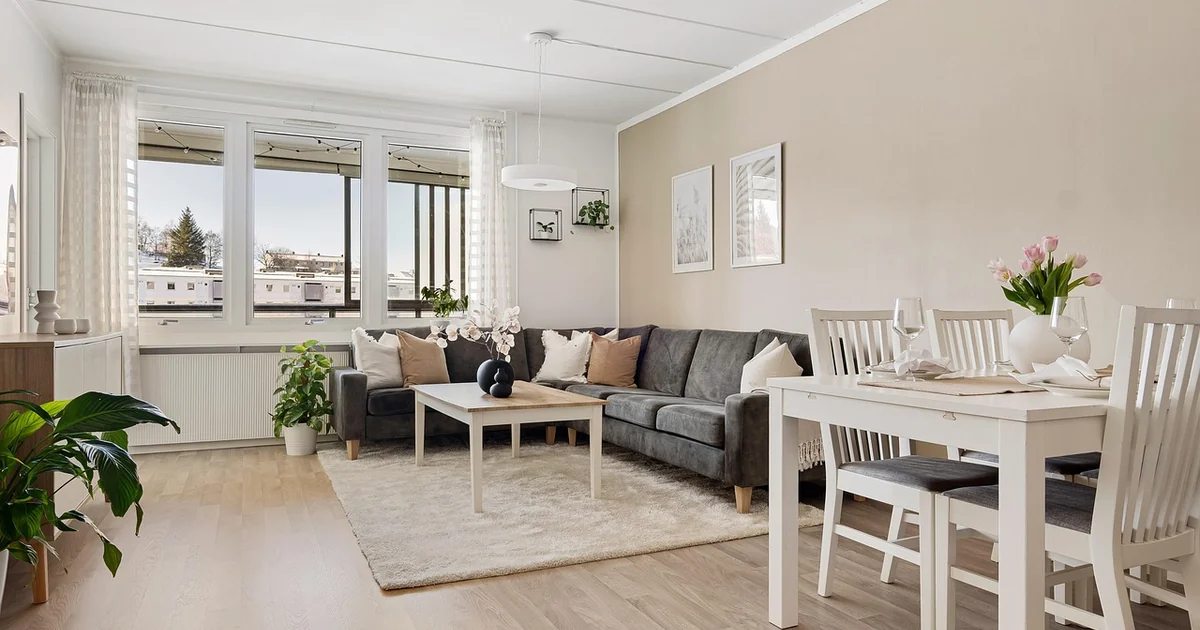 Is it Better to Use a Local Real Estate Agent modern home real estate