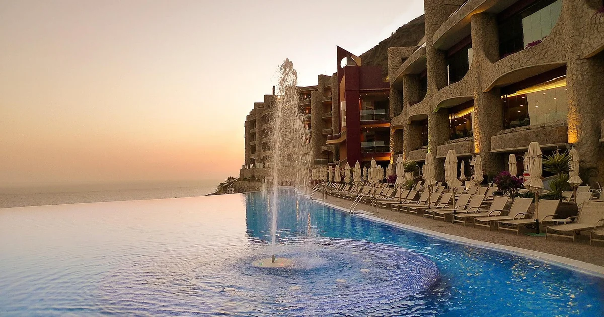 How Far is Punta Cana Hotels From Airport luxury resort hotel pool