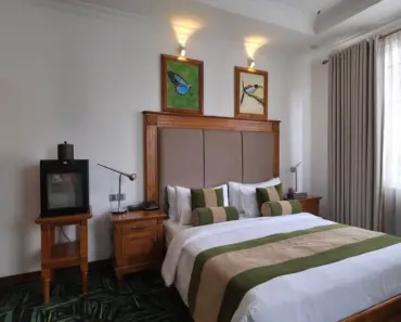 Is Stadium Swim Free for Hotel Guests