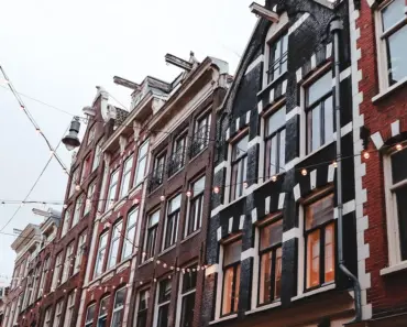 Is Amsterdam Small or Big