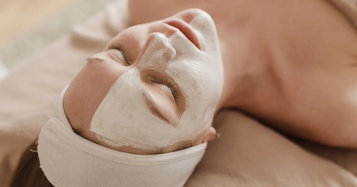 What is the Best Facial for Blackheads and Large Pores spa facial mask treatment