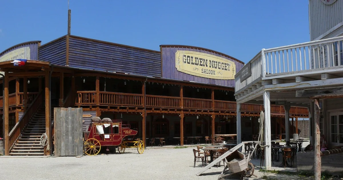 What Town is on the Texas Louisiana Border town texas
