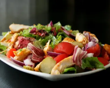 What Causes an Unhealthy Diet