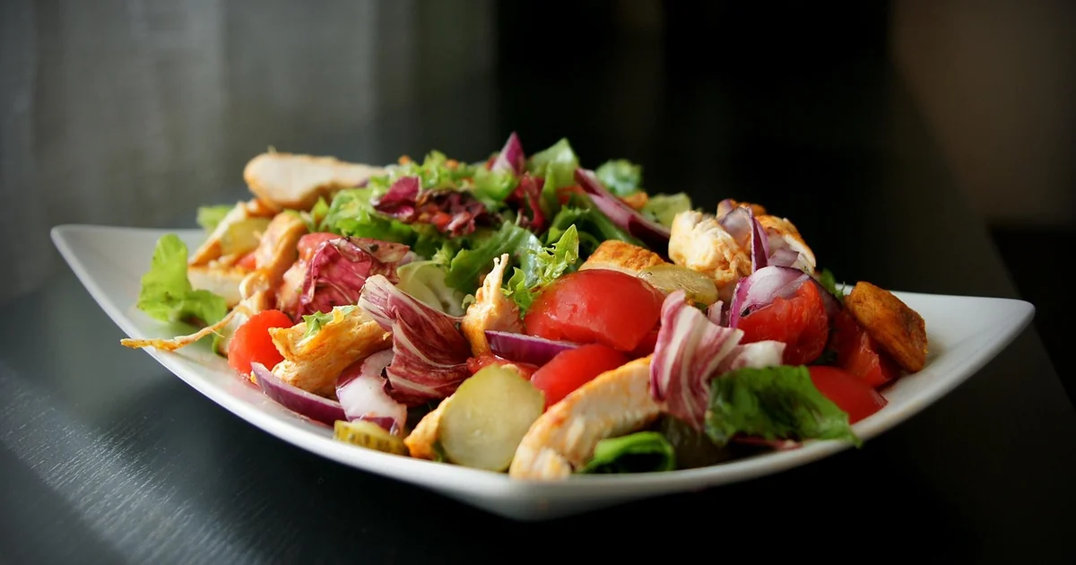 What Causes an Unhealthy Diet healthy diet food salad