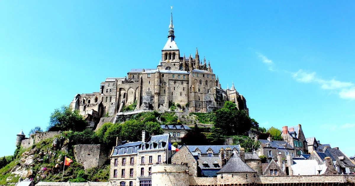 Is it Safe to Travel Alone as a Woman in Usa scenic travel destination landmark