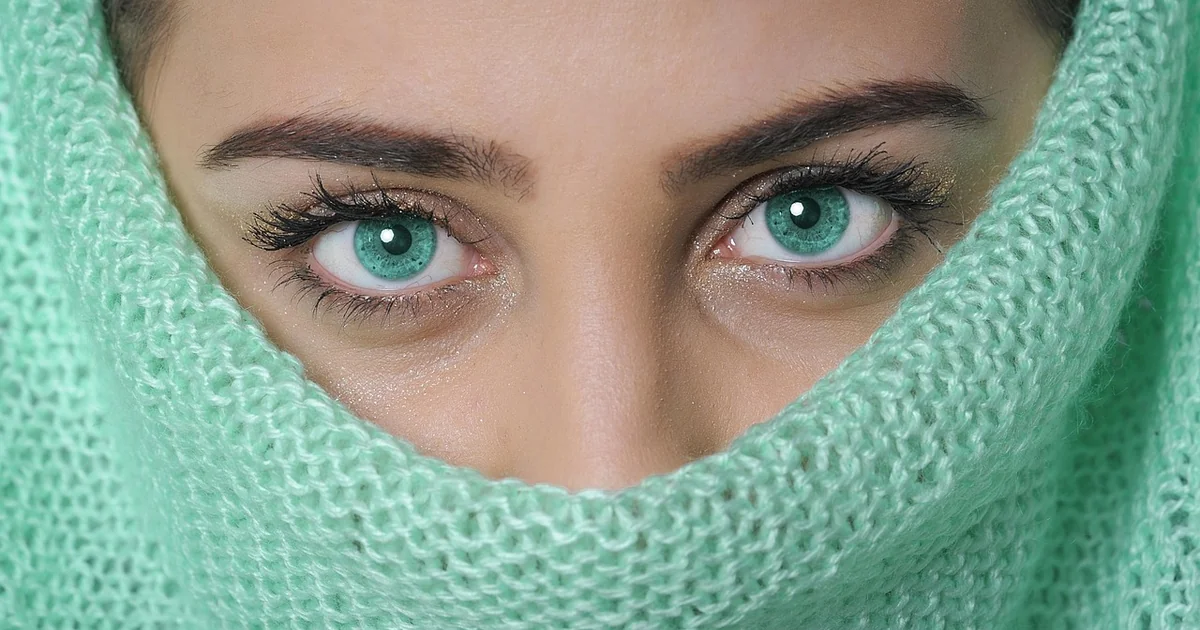 What Should We Eat in Empty Stomach for Glowing Skin glowing healthy skin woman