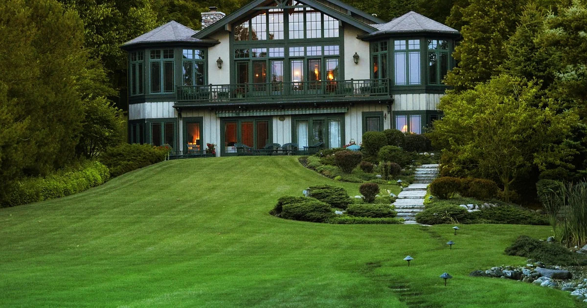 What is the Biggest Disadvantage of Using in House Services luxury residential home