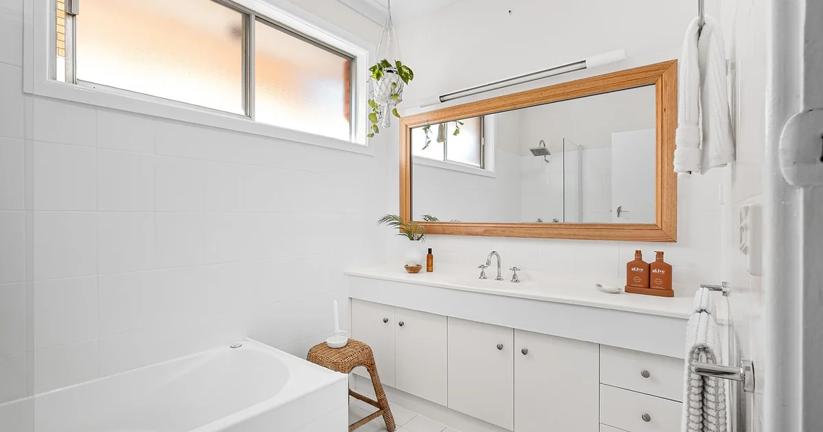 Who Bought the Twilight House luxury residential home
