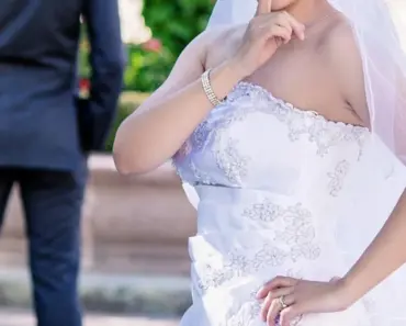 “Noah Lyles’ First Look at Junelle Bromfield’s Wedding Dress Was a Game-Changer in 5…