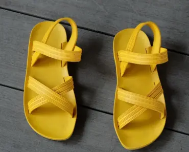 Margot Robbie Ditches High Heels for 7 Chicest Flat Shoe Styles