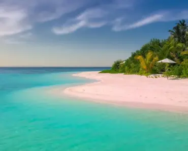 11 Must-Have Fashion Essentials to Pack for a Stylish Beach Vacation