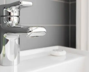 No More Boring Bathrooms: Erin Napier’s Simple Swap Brings Instant Charm